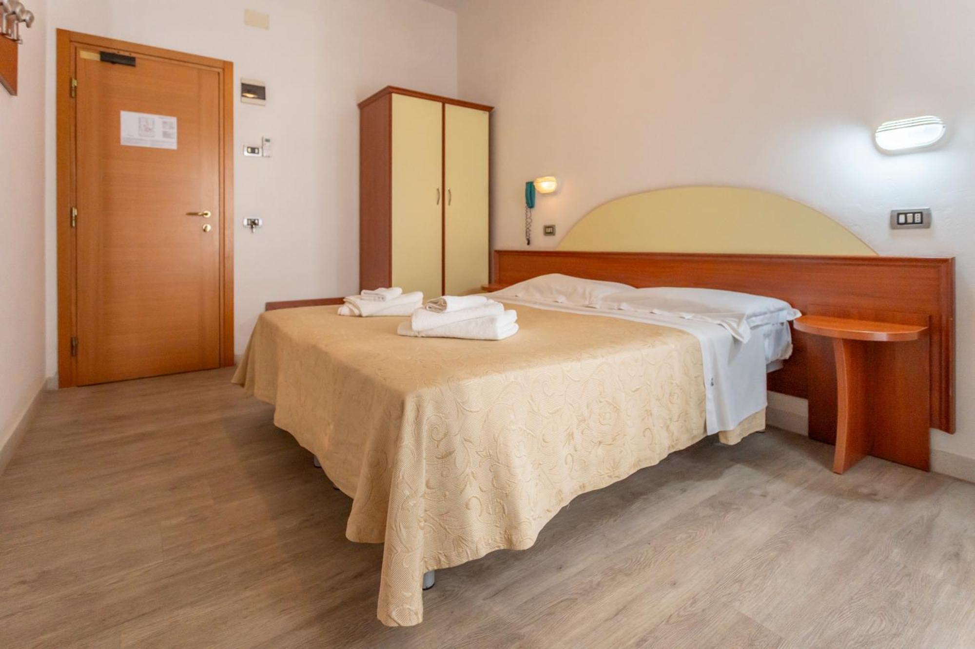 Hotel Clipper Cattolica Esterno foto